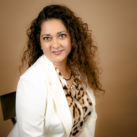 Loan officer Arcelia Loera